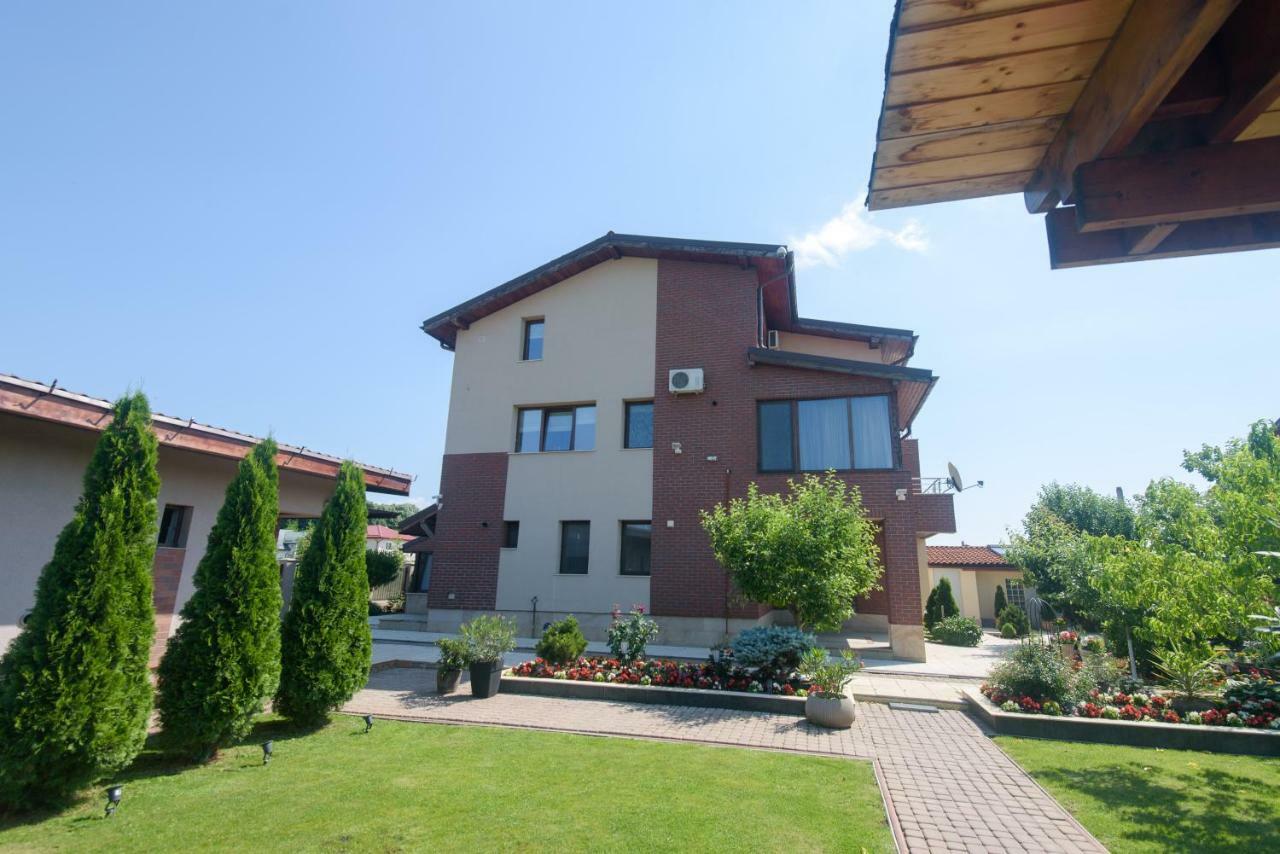 Vila Ramona Отопени Экстерьер фото